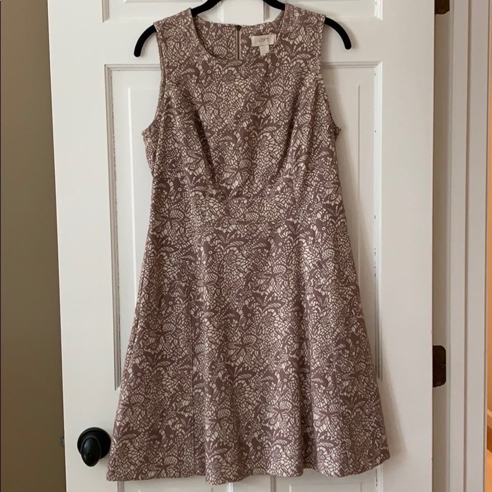 Loft Grey and White Lace Print Dress, Size 6 ⭐️